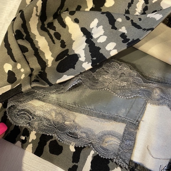 Trina Turks Los Angeles Pencil straight Skirt . Gray splatter print size Small - Picture 8 of 12